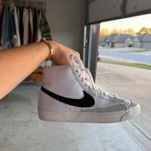Women’s Nike Blazer Mid ‘77 (SZ 10)